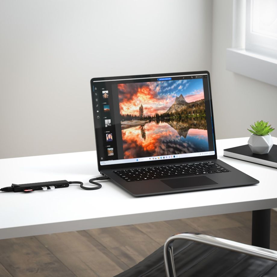 Satechi USB-C 7-in-1 Slim Multiport Adapter mit Ethernet und SD Kartenleser